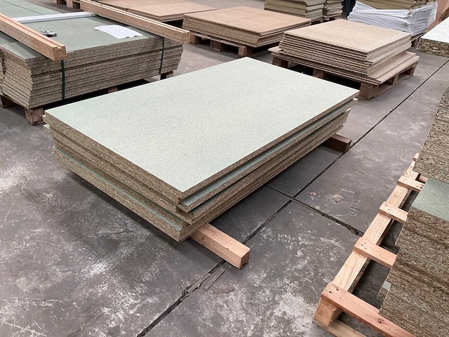 2 pallets vochtwerende spaanplaat - afbeelding 4 van  6