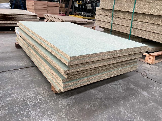 2 pallets vochtwerende spaanplaat - afbeelding 5 van  6