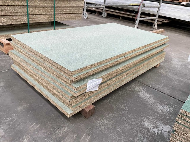 2 pallets vochtwerende spaanplaat - afbeelding 6 van  6