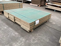 2 pallets vochtwerende spaanplaat - afbeelding 1 van  3