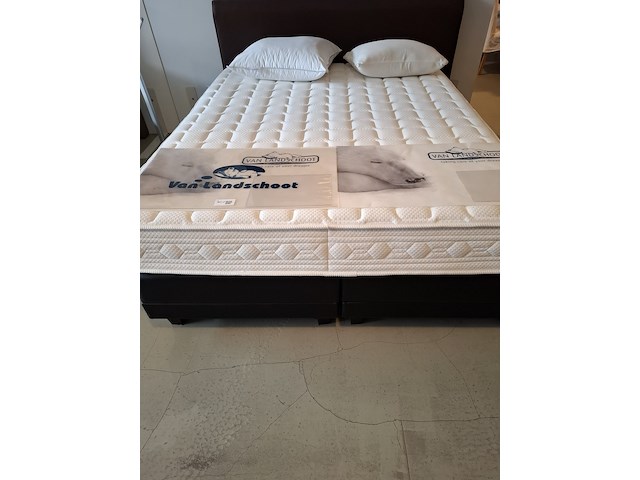 2-persoons boxspring met hoofdbord o.a. van landschoot - afbeelding 3 van  16