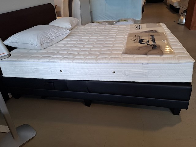 2-persoons boxspring met hoofdbord o.a. van landschoot - afbeelding 13 van  16