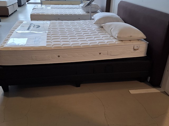 2-persoons boxspring met hoofdbord o.a. van landschoot - afbeelding 14 van  16