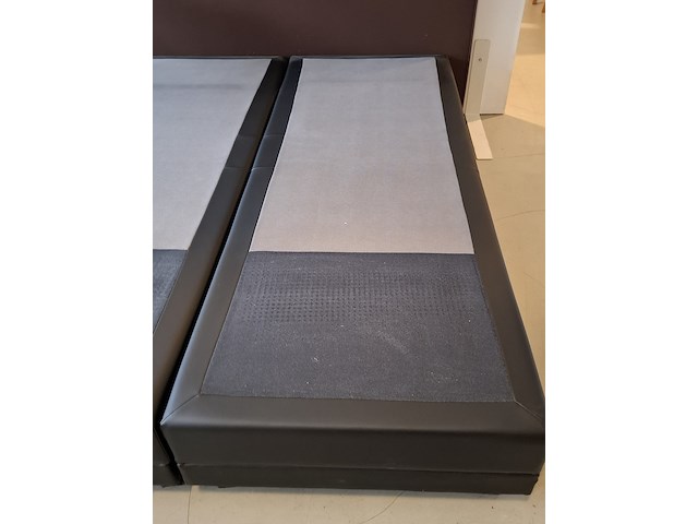 2-persoons boxspring met hoofdbord o.a. van landschoot - afbeelding 16 van  16