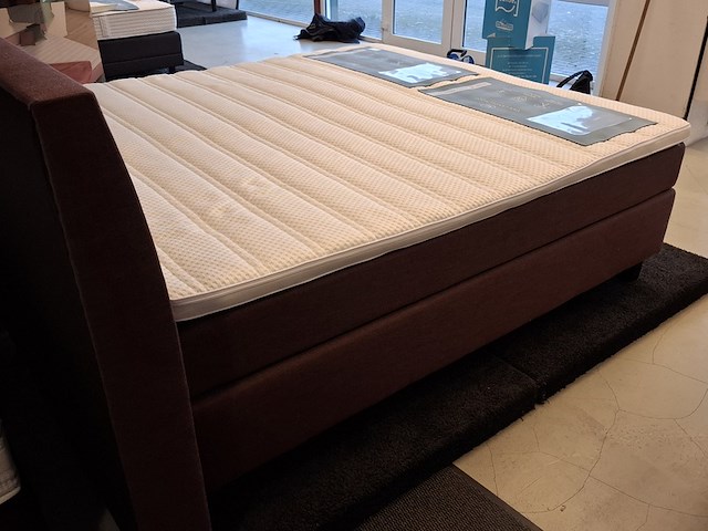 2 persoons boxspring met hoofdbord van landschoot - afbeelding 6 van  11