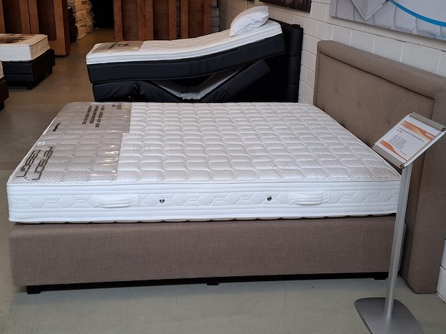 2-persoons boxspring met hoofdbord - afbeelding 6 van  11