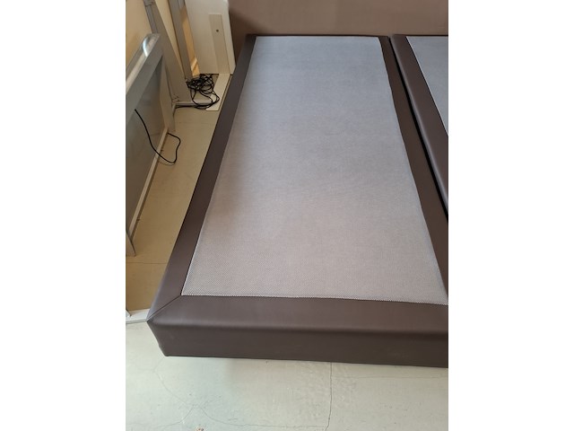 2-persoons boxspring met hoofdbord - afbeelding 2 van  13