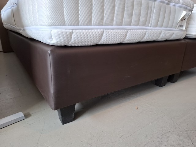 2-persoons boxspring met hoofdbord - afbeelding 4 van  13
