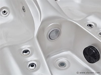 2 persoons outdoor spa 220x170x90,5 cm - wit bad/witte skirt - afbeelding 8 van  10
