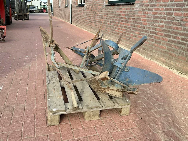 2 ploegen – 3-punts aanaardploeg / vorenploeg en handploeg - afbeelding 3 van  6