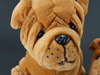 2 pluche shar-pei hond van het waarschijnlijk van het merk plush & company - afbeelding 3 van  5