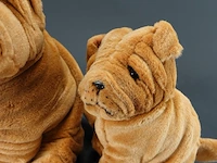2 pluche shar-pei hond van het waarschijnlijk van het merk plush & company - afbeelding 4 van  5