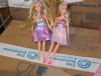 2 poppen zie foto s in ds 2 - afbeelding 2 van  3