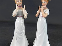 2 porseleinen dames met hoed - afbeelding 1 van  5