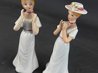 2 porseleinen dames met hoed - afbeelding 2 van  5