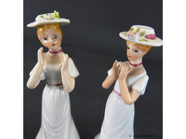 2 porseleinen dames met hoed - afbeelding 3 van  5