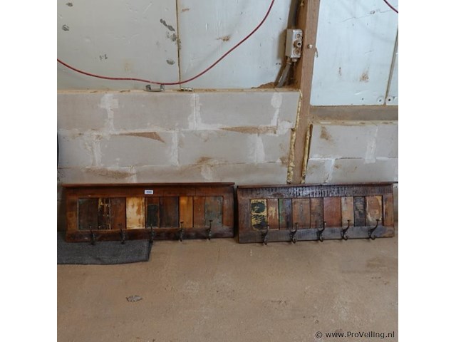 2 rustieke kapstokken van oud hout - afbeelding 1 van  5