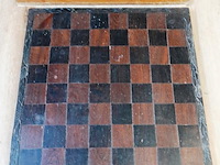 2 schaakborden waarvan 1 met fraai snijwerk - afbeelding 2 van  5