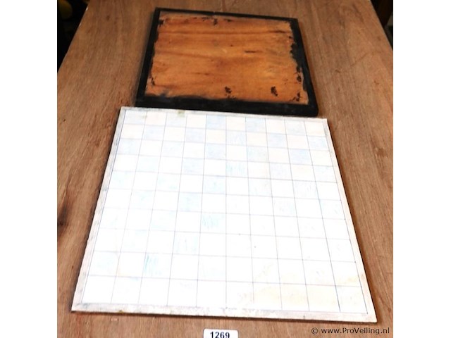 2 schaakborden waarvan 1 met fraai snijwerk - afbeelding 5 van  5