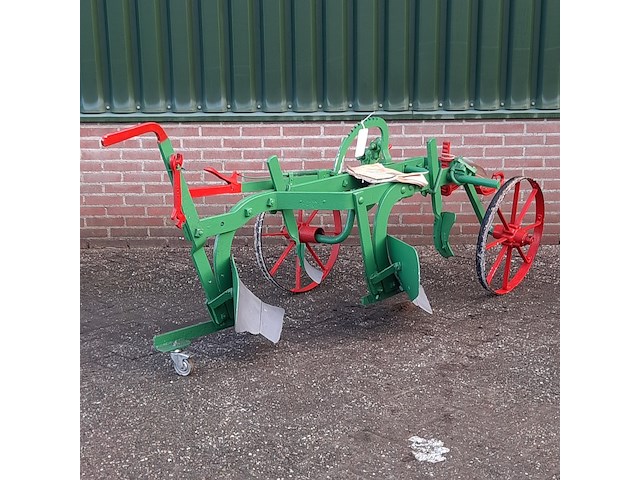 2-schaar rondgaande paarden ploeg, 1956 - afbeelding 1 van  14