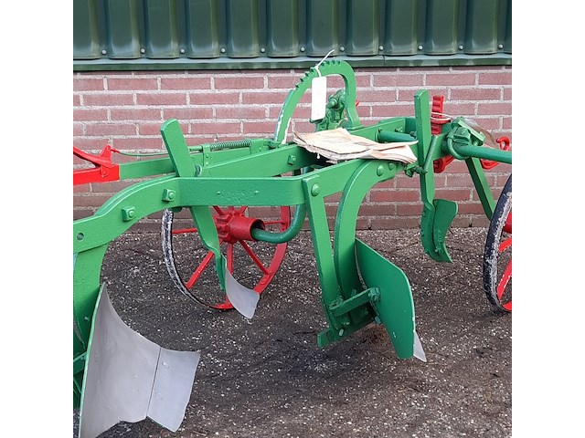 2-schaar rondgaande paarden ploeg, 1956 - afbeelding 8 van  14