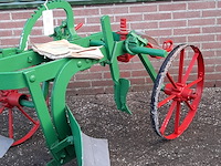 2-schaar rondgaande paarden ploeg, 1956 - afbeelding 9 van  14