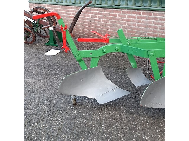 2-schaar rondgaande paarden ploeg, 1956 - afbeelding 10 van  14