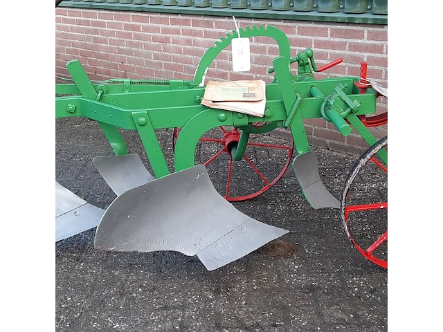 2-schaar rondgaande paarden ploeg, 1956 - afbeelding 11 van  14