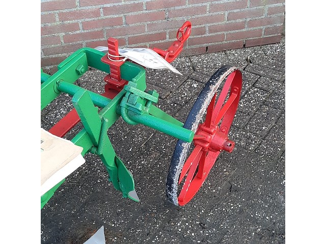 2-schaar rondgaande paarden ploeg, 1956 - afbeelding 13 van  14