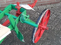 2-schaar rondgaande paarden ploeg, 1956 - afbeelding 13 van  14