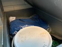 2 secties legbordstelling met sets werklaarzen en werkplaats inventaris - afbeelding 1 van  12