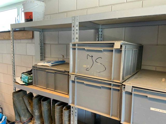 2 secties legbordstelling met sets werklaarzen en werkplaats inventaris - afbeelding 11 van  12