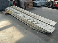 2 sets aluminium oprijbeunen 390–402 cm (4x) - afbeelding 9 van  13