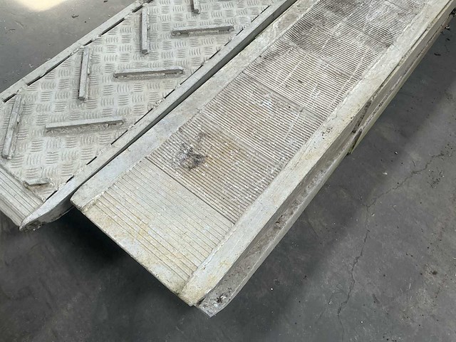 2 sets aluminium oprijbeunen 390–402 cm (4x) - afbeelding 2 van  13