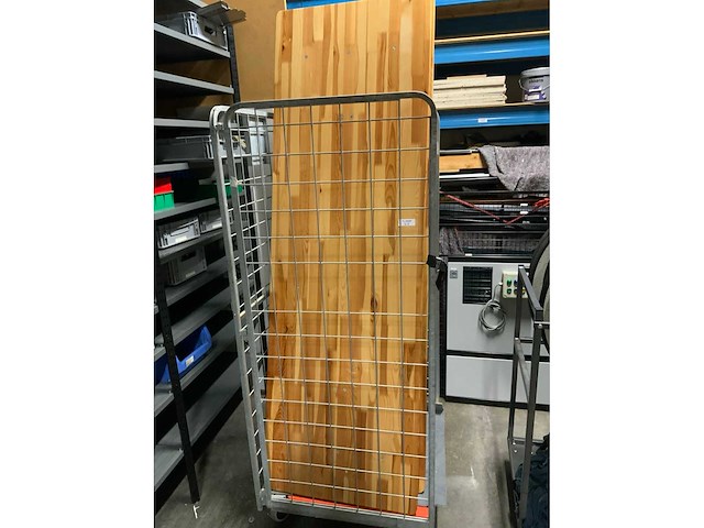 2 stamtafels en 4 banken - afbeelding 2 van  3