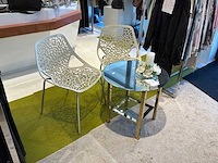 2 stoelen met bijzettafel