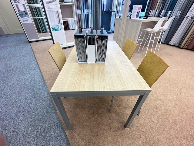 2 tafels met 5 pedrali stoelen - afbeelding 3 van  3