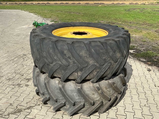 2 tractorwielen met 38 inch velgen – michelin 650/65 r38 / bkt 580/70 r38 - afbeelding 3 van  9