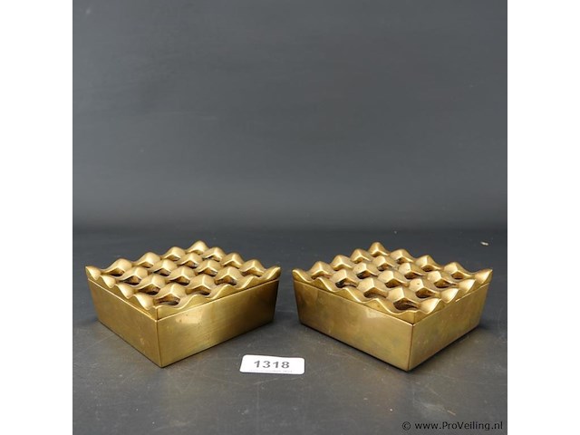 2 ultima 15" messing asbak, ontworpen door holger bäckström en bo ljungberg voor diverse ting in zweden in de jaren zestig. - afbeelding 2 van  5