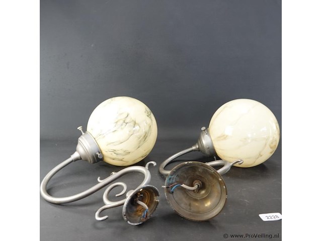 2 vintage art deco wandlampen met een gemarmerde glazen bol - afbeelding 5 van  5