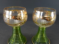 2 vintage duitse römers met gouden band en druivenmotief - afbeelding 1 van  5