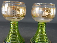 2 vintage duitse römers met gouden band en druivenmotief - afbeelding 2 van  5
