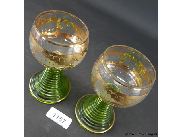 2 vintage duitse römers met gouden band en druivenmotief - afbeelding 3 van  5