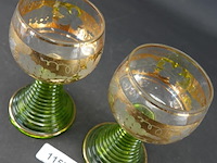 2 vintage duitse römers met gouden band en druivenmotief - afbeelding 3 van  5