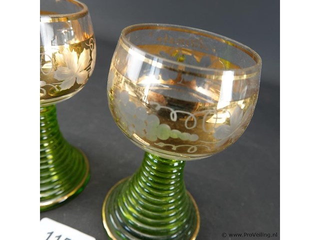 2 vintage duitse römers met gouden band en druivenmotief - afbeelding 4 van  5