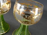 2 vintage duitse römers met gouden band en druivenmotief - afbeelding 4 van  5