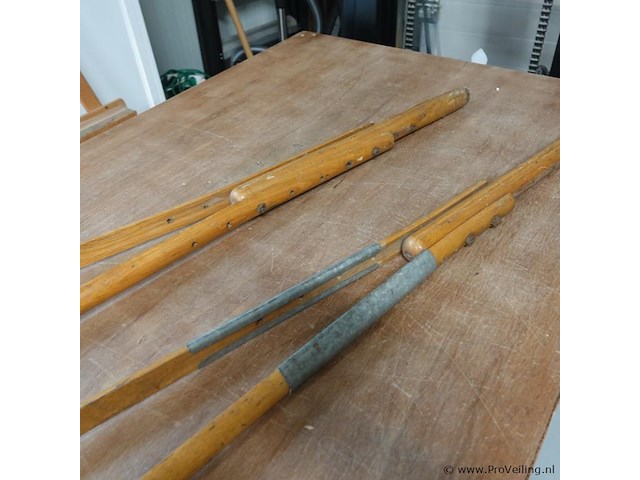 2 vintage houten okselkrukken (achselkrücken) - afbeelding 4 van  5