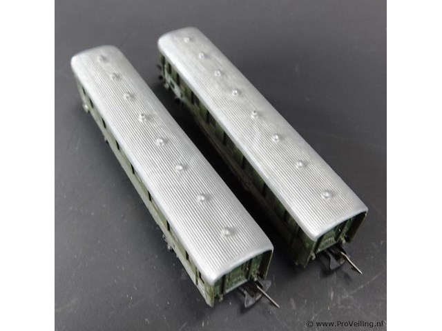 2 wagons in h0-schaal (vermoedelijk franse sncf-stijl uit de jaren 50 of 60) - afbeelding 4 van  5