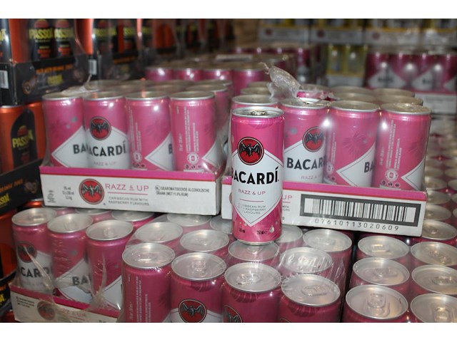 2 x 12 blikken bacardi cola razz & up 0,25cl. tht 2-2027. bod inclusief statiegeldwaarde van 3,60 euro. - afbeelding 1 van  2