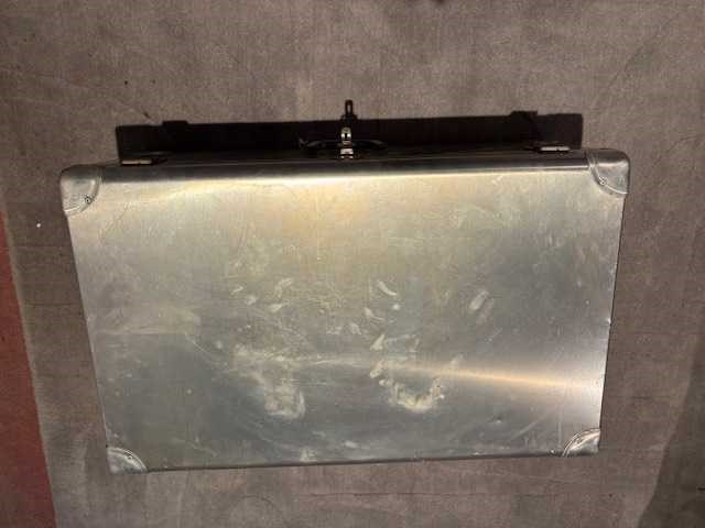 2 x grote aluminium koffers . (2x) - afbeelding 3 van  8